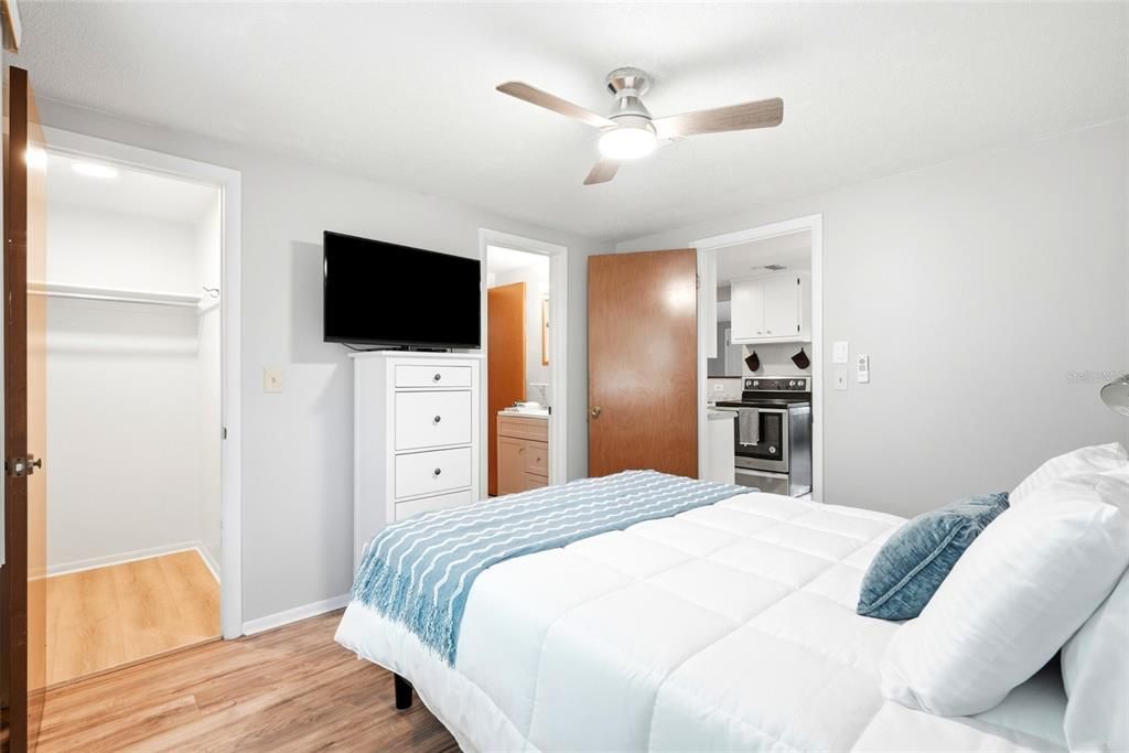 For Rent: $2,100 (2 beds, 1 baths, 748 Square Feet)