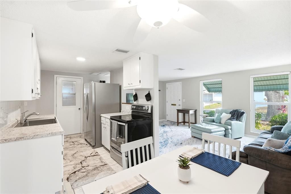 For Rent: $2,100 (2 beds, 1 baths, 748 Square Feet)