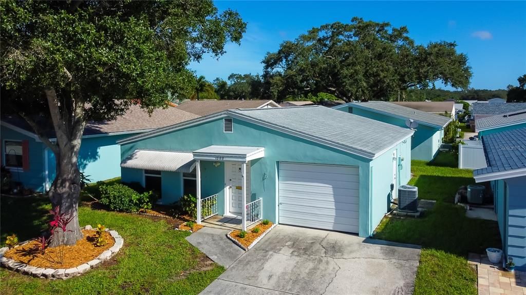 For Rent: $2,100 (2 beds, 1 baths, 748 Square Feet)