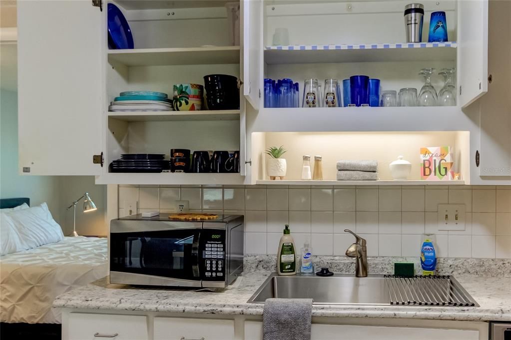 For Rent: $2,100 (2 beds, 1 baths, 748 Square Feet)