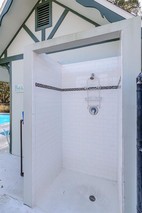 For Rent: $2,100 (2 beds, 1 baths, 748 Square Feet)