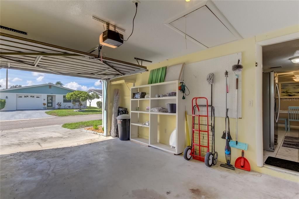 For Rent: $2,100 (2 beds, 1 baths, 748 Square Feet)
