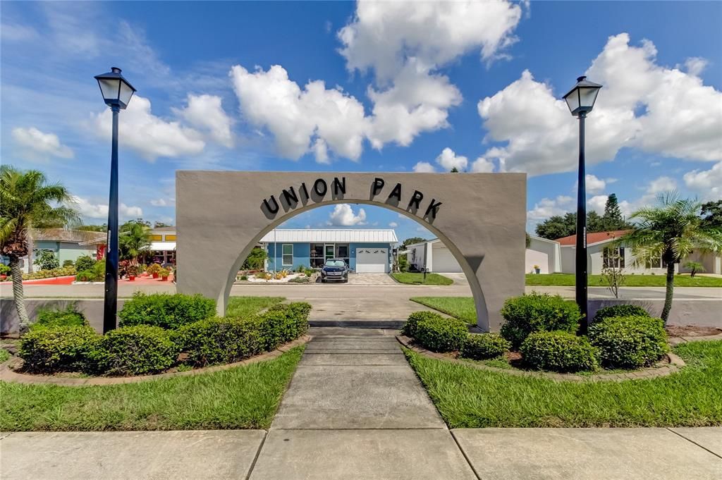 For Rent: $2,100 (2 beds, 1 baths, 748 Square Feet)