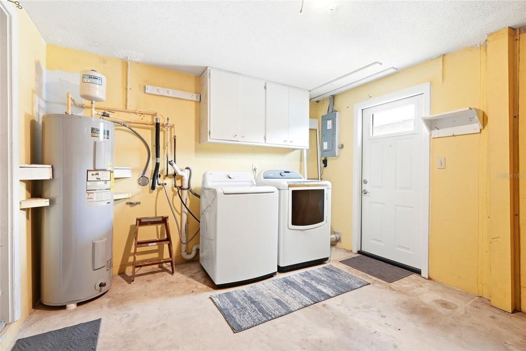 For Rent: $2,100 (2 beds, 1 baths, 748 Square Feet)