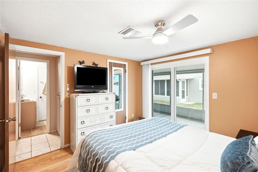 For Rent: $2,100 (2 beds, 1 baths, 748 Square Feet)