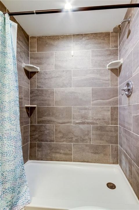 For Rent: $2,100 (2 beds, 1 baths, 748 Square Feet)