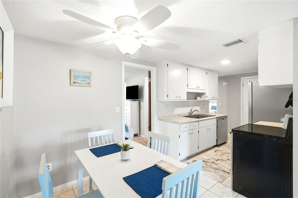 For Rent: $2,100 (2 beds, 1 baths, 748 Square Feet)
