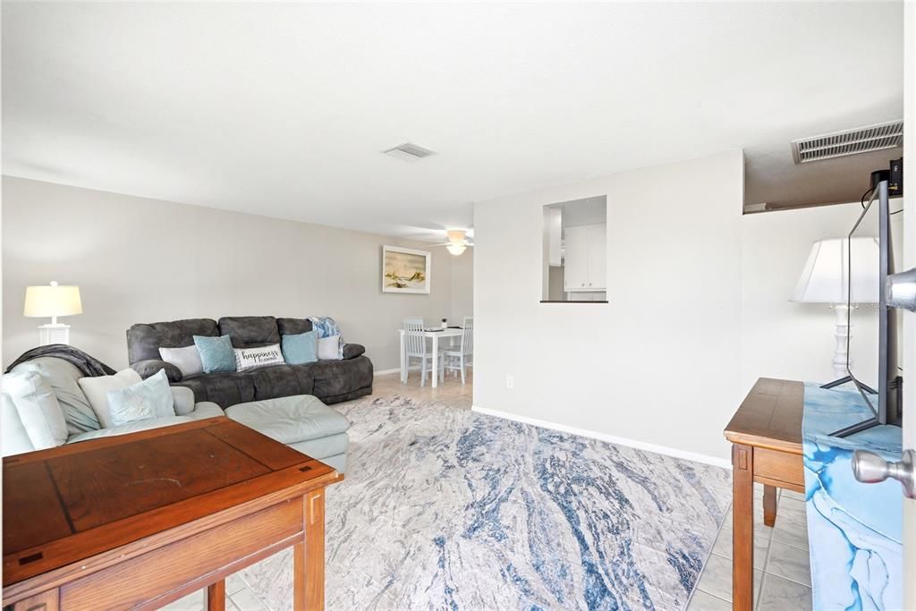 For Rent: $2,100 (2 beds, 1 baths, 748 Square Feet)