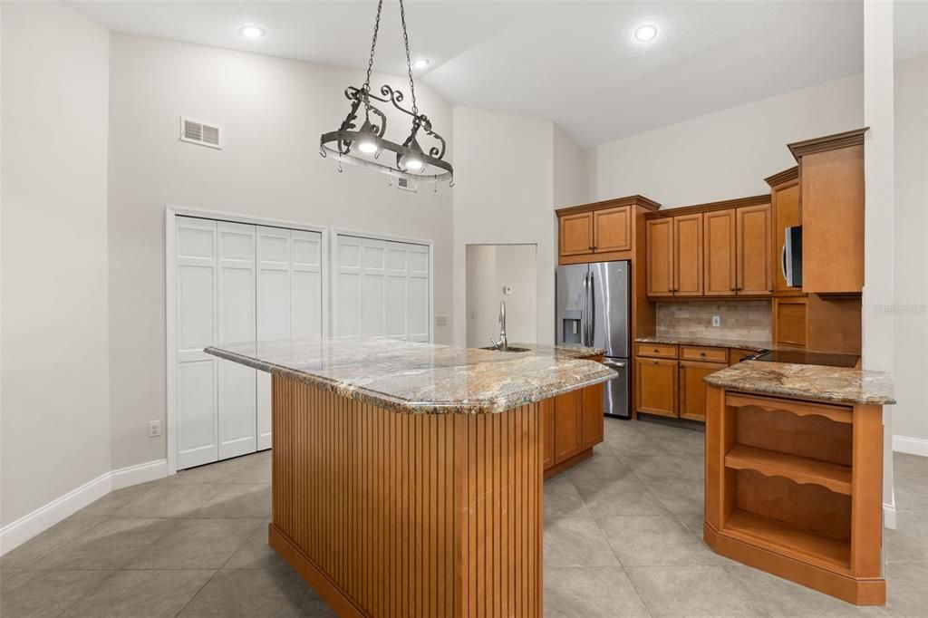 For Sale: $899,000 (4 beds, 2 baths, 2762 Square Feet)