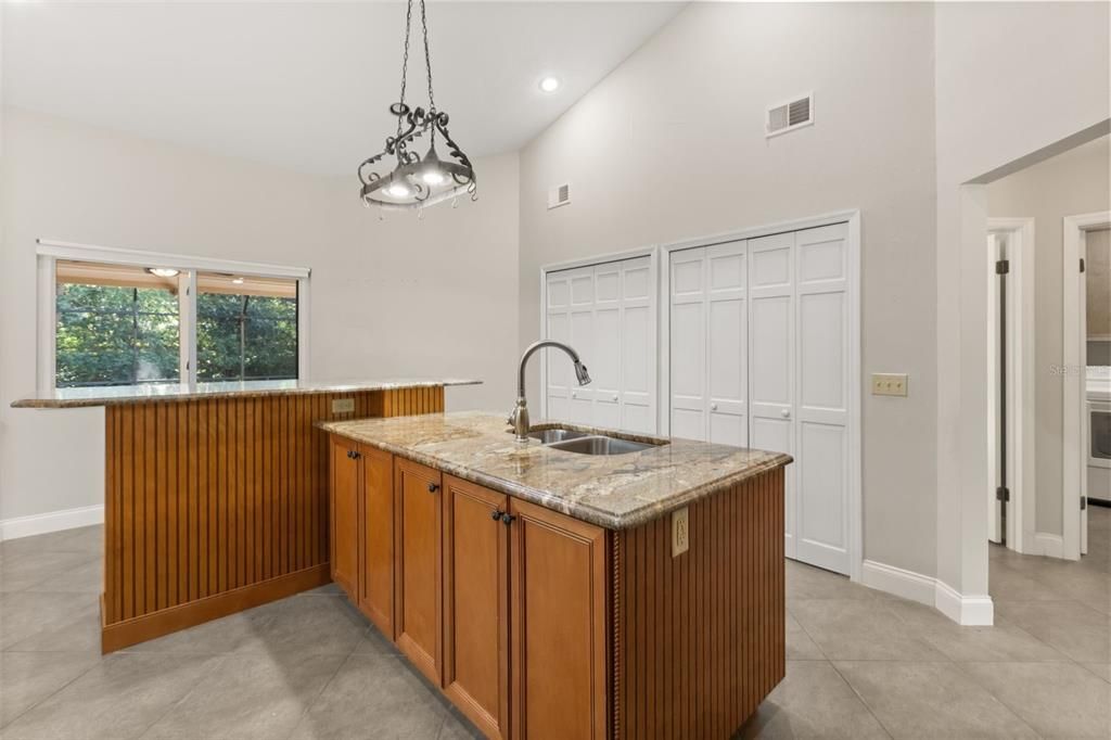 For Sale: $899,000 (4 beds, 2 baths, 2762 Square Feet)