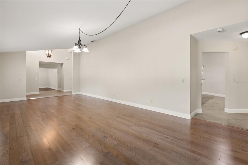 For Sale: $899,000 (4 beds, 2 baths, 2762 Square Feet)