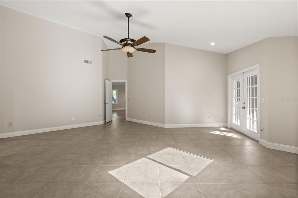 For Sale: $899,000 (4 beds, 2 baths, 2762 Square Feet)