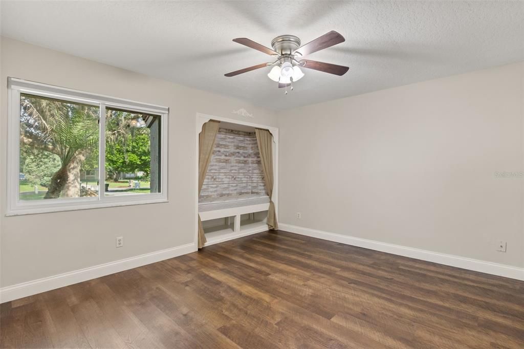 For Sale: $899,000 (4 beds, 2 baths, 2762 Square Feet)
