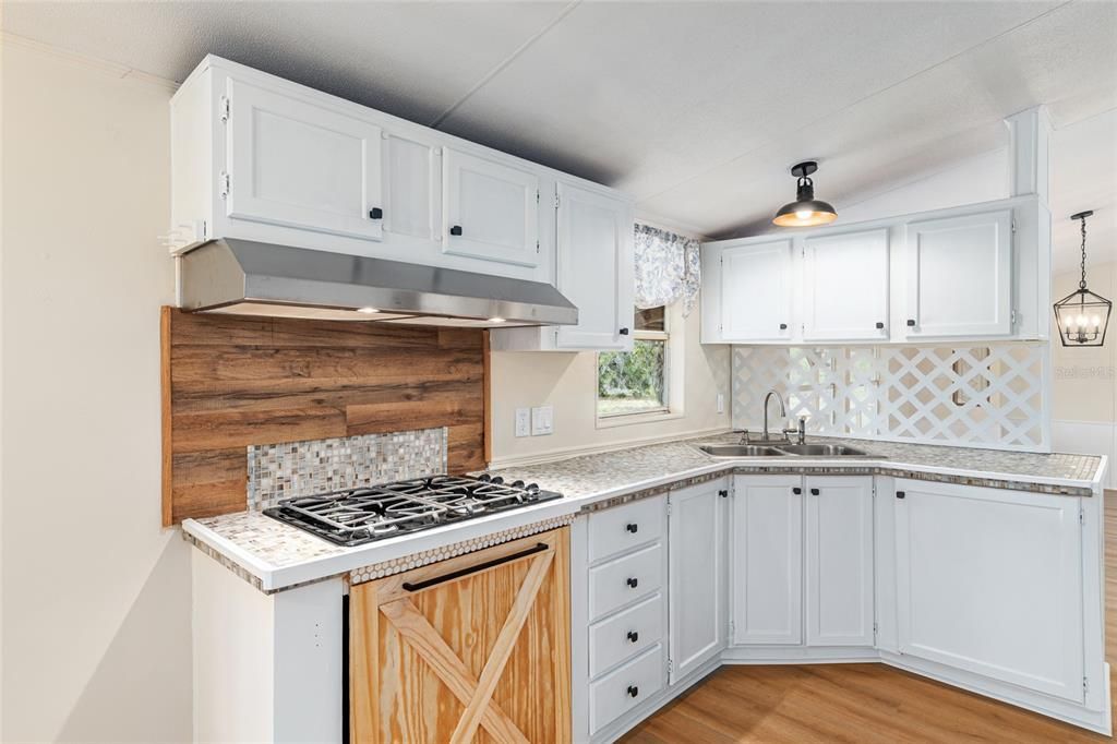 Active With Contract: $365,000 (3 beds, 2 baths, 1620 Square Feet)