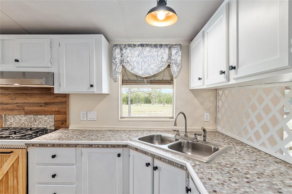 Active With Contract: $365,000 (3 beds, 2 baths, 1620 Square Feet)