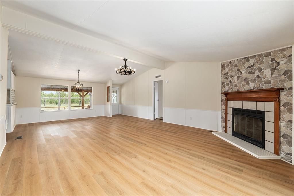 Active With Contract: $365,000 (3 beds, 2 baths, 1620 Square Feet)