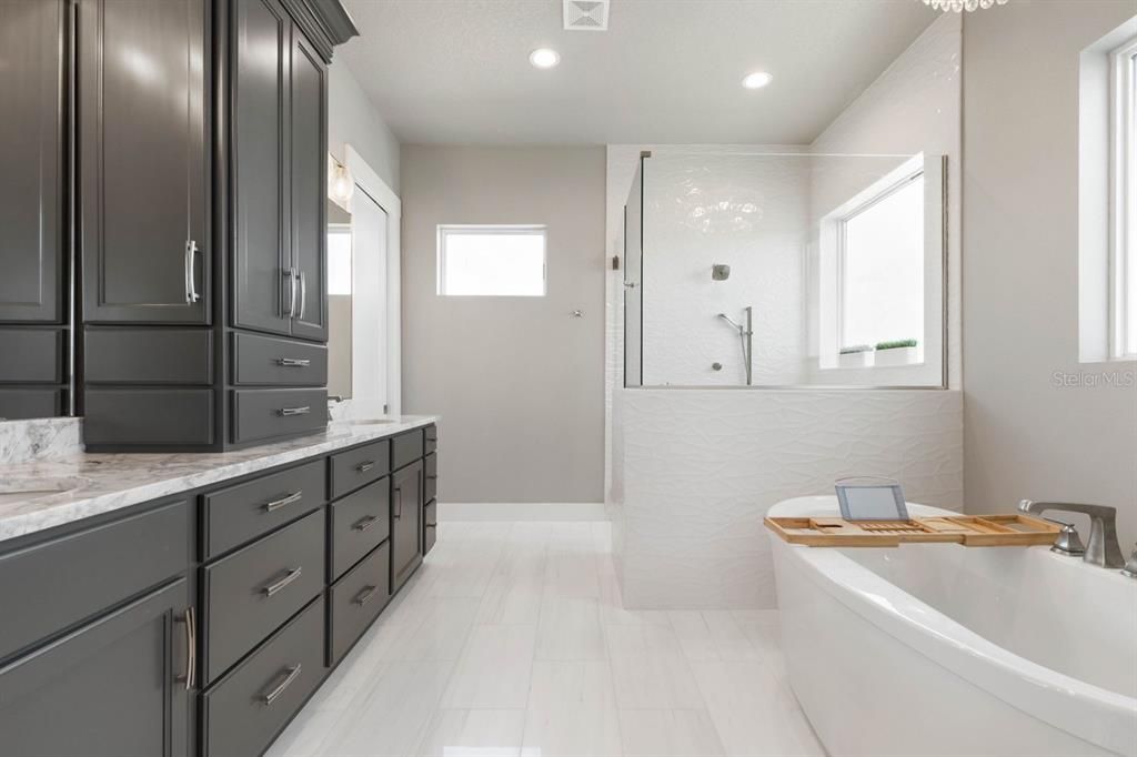 For Sale: $1,800,000 (4 beds, 4 baths, 4156 Square Feet)
