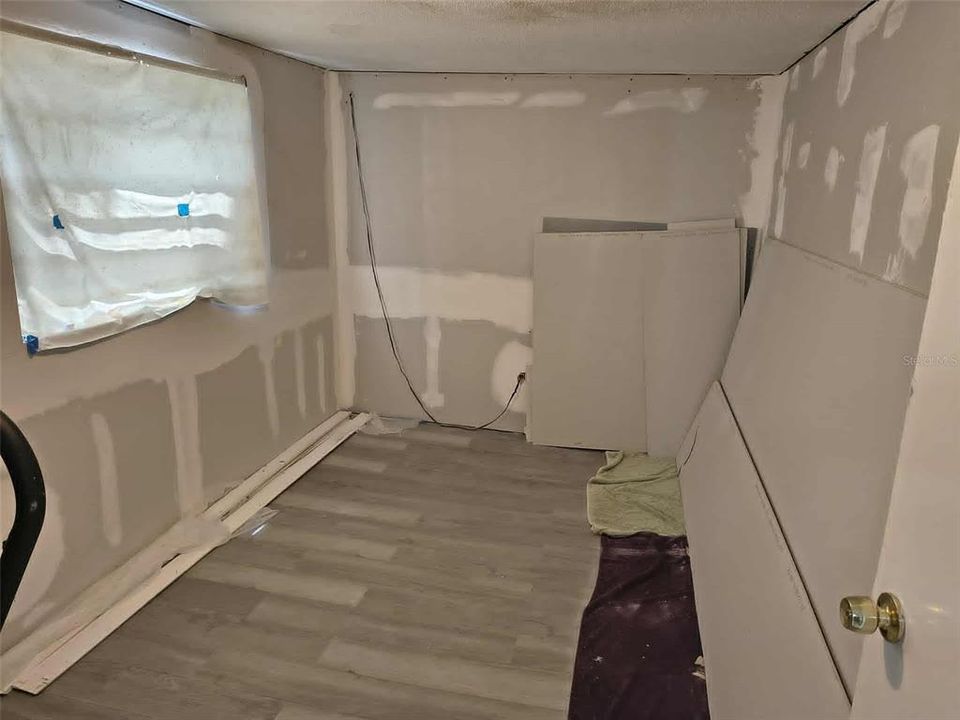 For Sale: $150,000 (2 beds, 1 baths, 864 Square Feet)