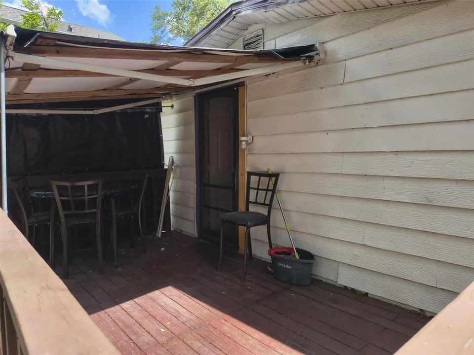 For Sale: $150,000 (2 beds, 1 baths, 864 Square Feet)