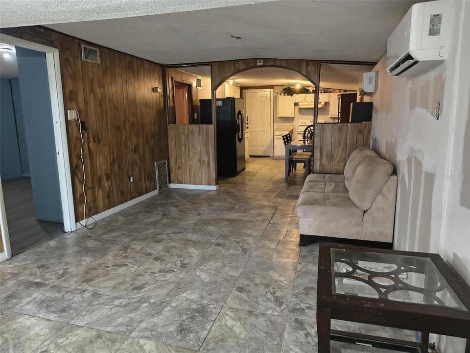 For Sale: $150,000 (2 beds, 1 baths, 864 Square Feet)