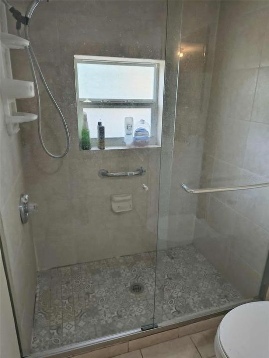 For Sale: $150,000 (2 beds, 1 baths, 864 Square Feet)