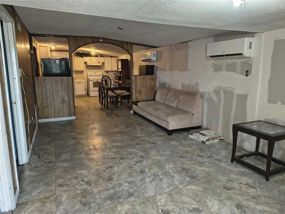 For Sale: $150,000 (2 beds, 1 baths, 864 Square Feet)