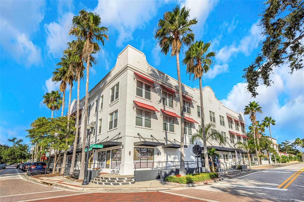 For Sale: $949,000 (4 beds, 2 baths, 3054 Square Feet)