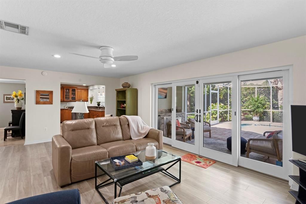 For Sale: $949,000 (4 beds, 2 baths, 3054 Square Feet)