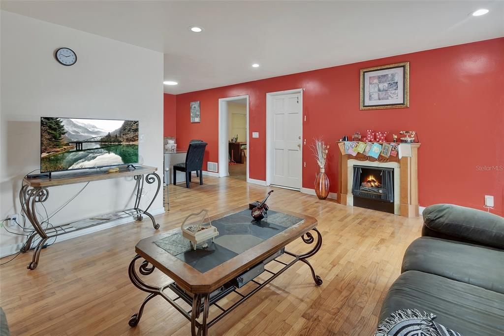 En Venta: $255,000 (3 camas, 2 baños, 1450 Pies cuadrados)