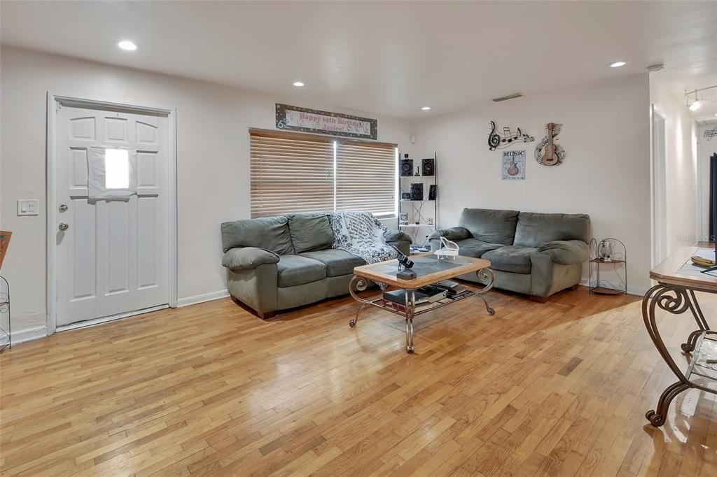 En Venta: $255,000 (3 camas, 2 baños, 1450 Pies cuadrados)