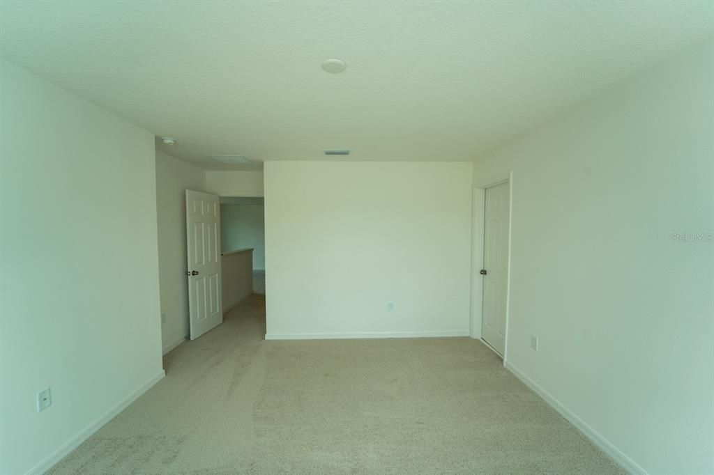 For Rent: $2,700 (5 beds, 2 baths, 2287 Square Feet)