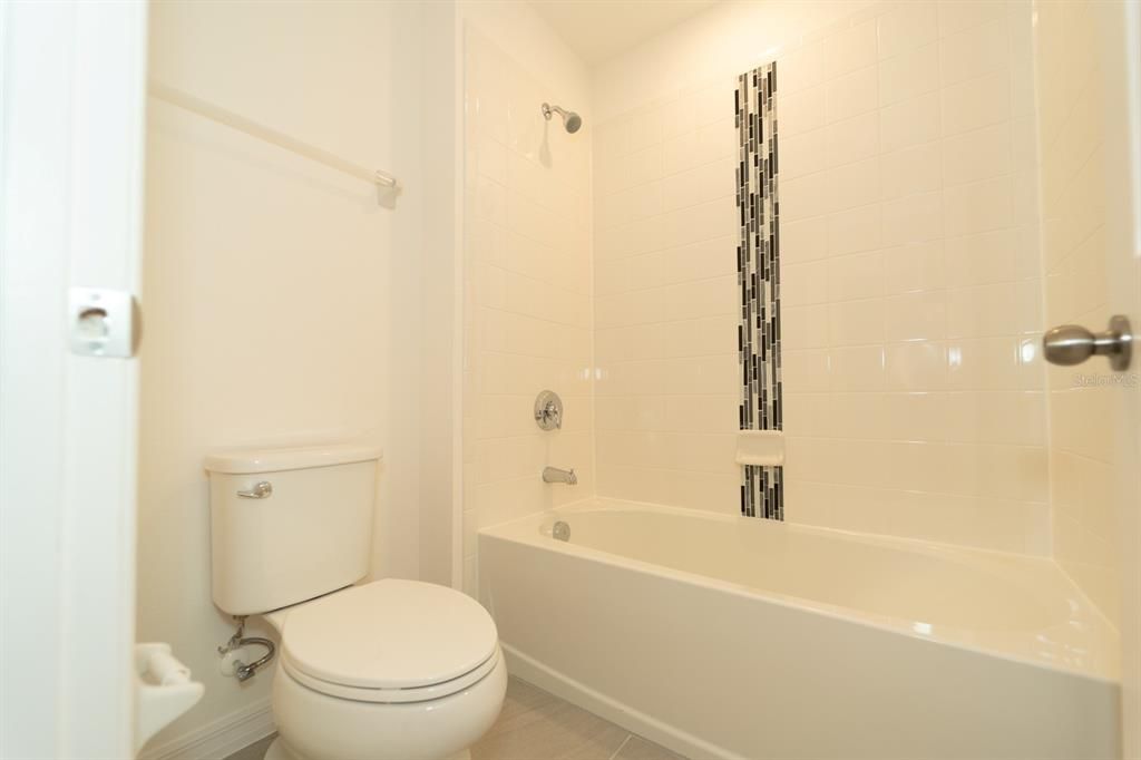 For Rent: $2,700 (5 beds, 2 baths, 2287 Square Feet)