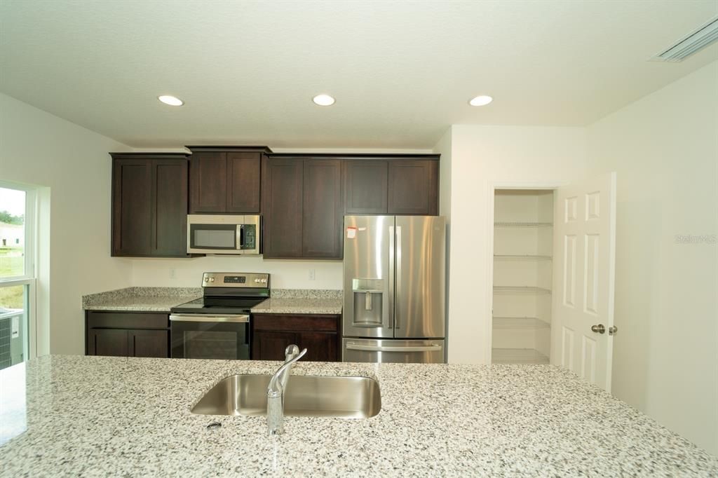 For Rent: $2,700 (5 beds, 2 baths, 2287 Square Feet)