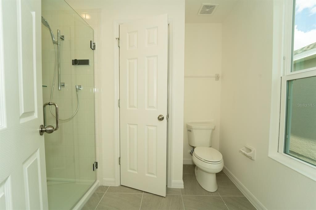 For Rent: $2,700 (5 beds, 2 baths, 2287 Square Feet)
