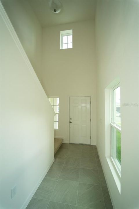 For Rent: $2,700 (5 beds, 2 baths, 2287 Square Feet)