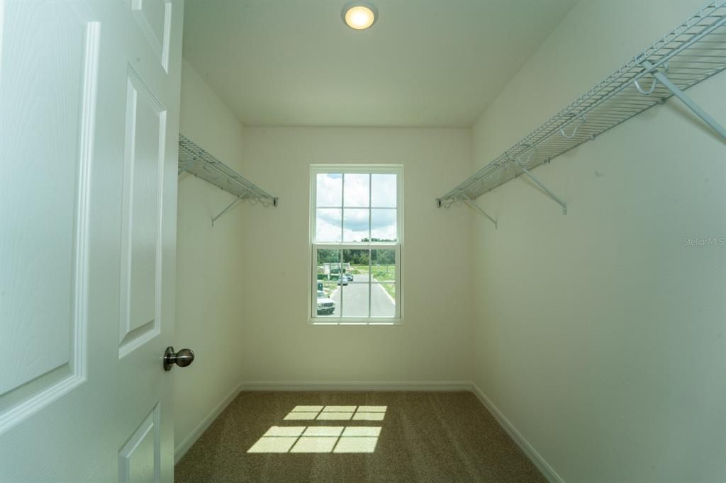 For Rent: $2,700 (5 beds, 2 baths, 2287 Square Feet)