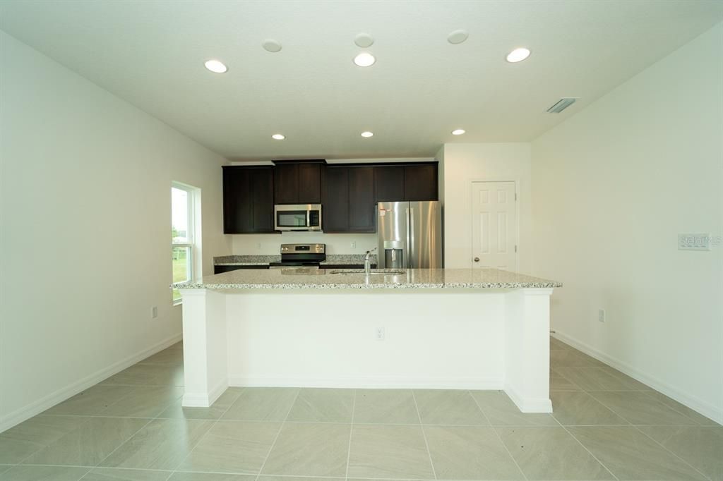 For Rent: $2,700 (5 beds, 2 baths, 2287 Square Feet)