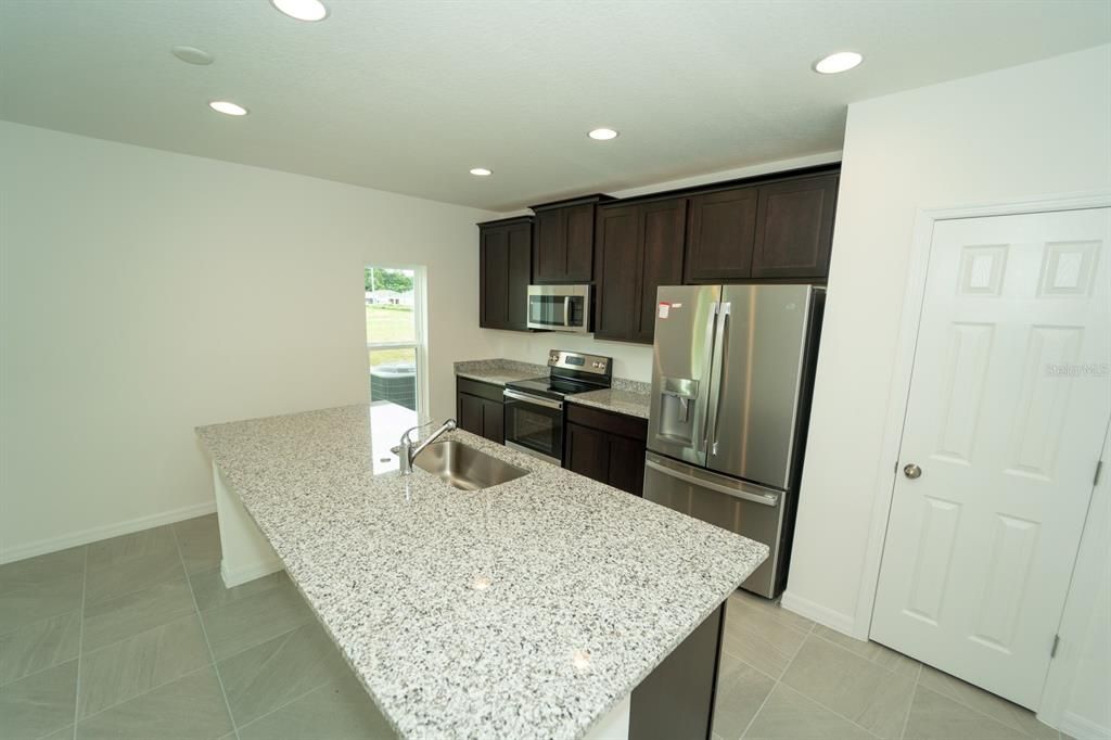 For Rent: $2,700 (5 beds, 2 baths, 2287 Square Feet)