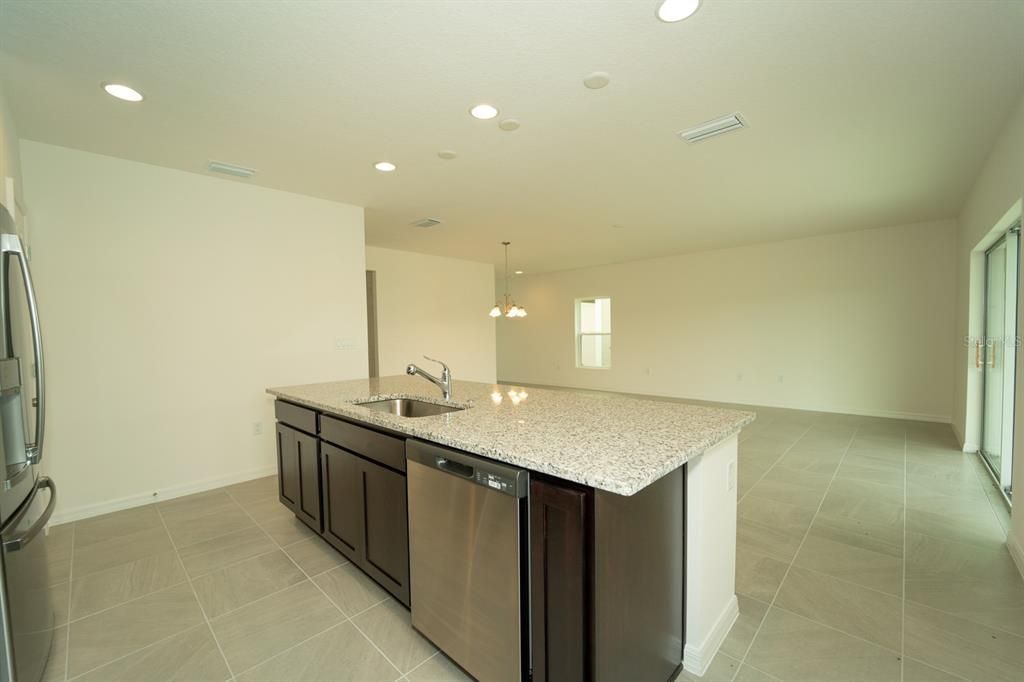 For Rent: $2,700 (5 beds, 2 baths, 2287 Square Feet)