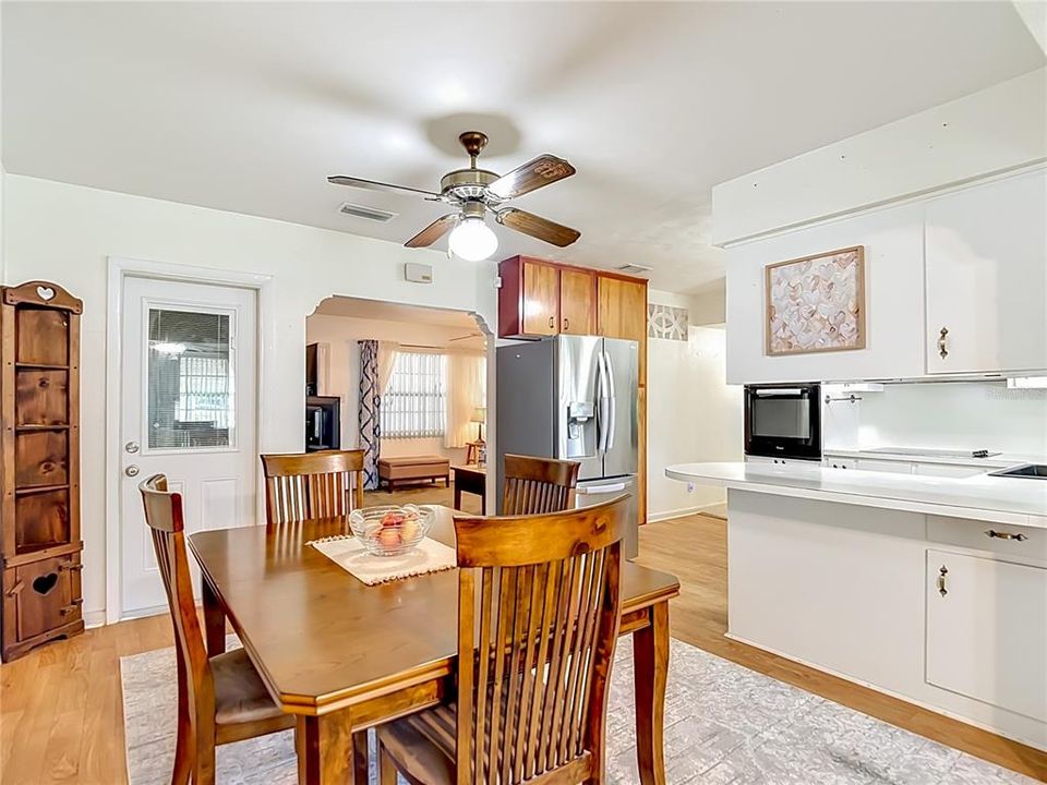 Activo con contrato: $295,500 (3 camas, 2 baños, 1408 Pies cuadrados)