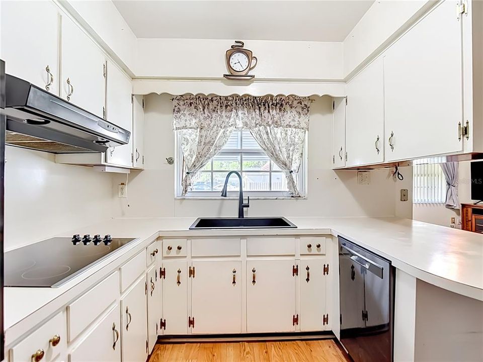 Activo con contrato: $295,500 (3 camas, 2 baños, 1408 Pies cuadrados)