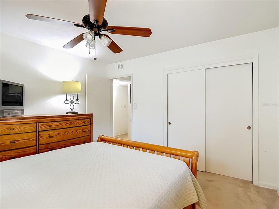 Activo con contrato: $295,500 (3 camas, 2 baños, 1408 Pies cuadrados)