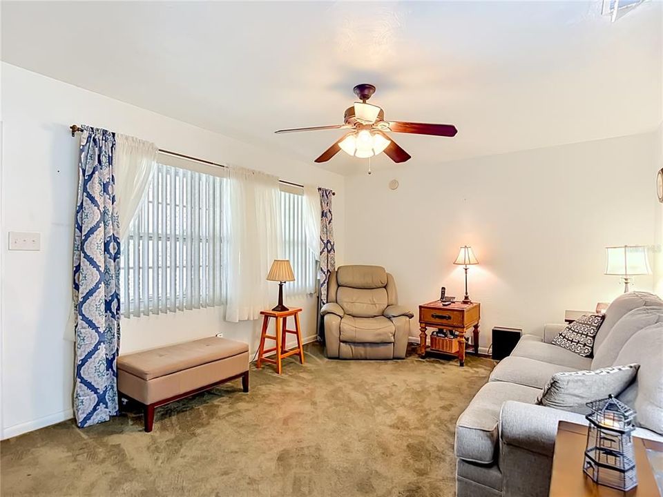 Activo con contrato: $295,500 (3 camas, 2 baños, 1408 Pies cuadrados)