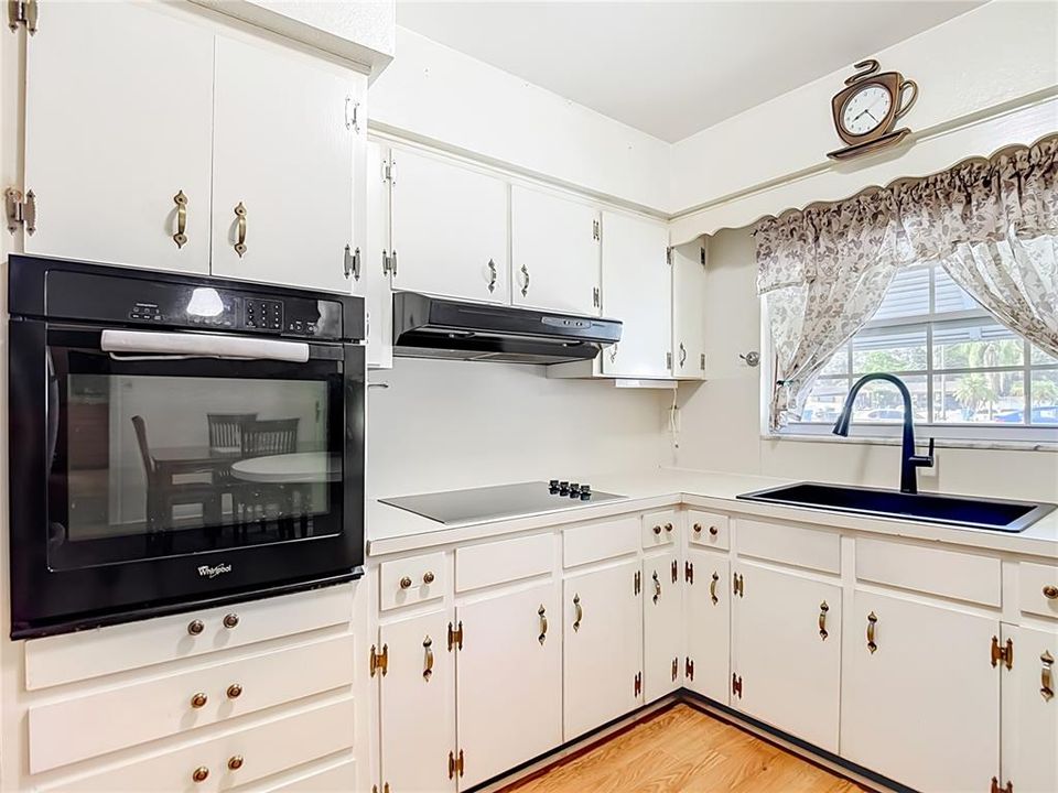 Activo con contrato: $295,500 (3 camas, 2 baños, 1408 Pies cuadrados)