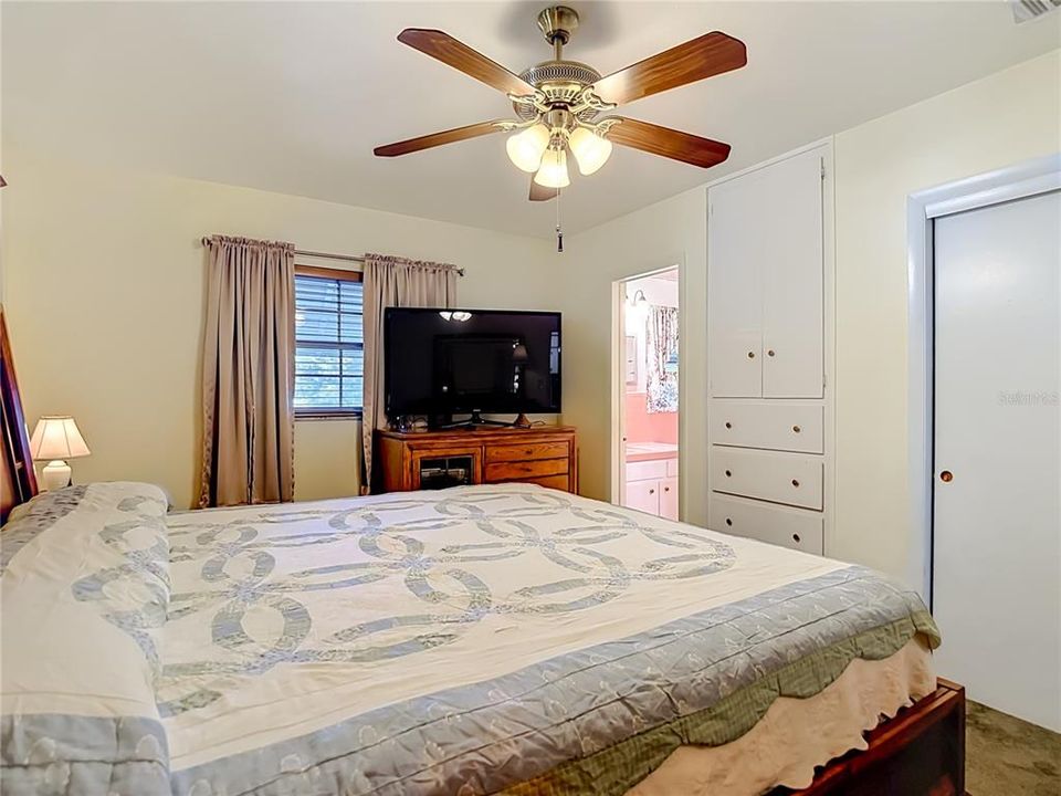 Activo con contrato: $295,500 (3 camas, 2 baños, 1408 Pies cuadrados)