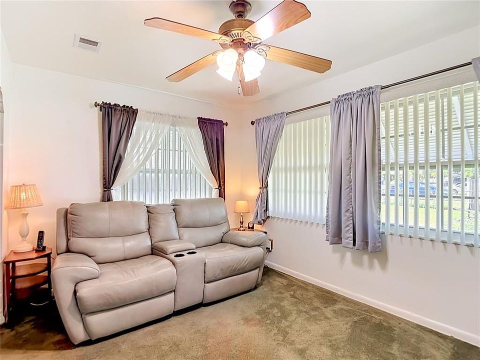Activo con contrato: $295,500 (3 camas, 2 baños, 1408 Pies cuadrados)