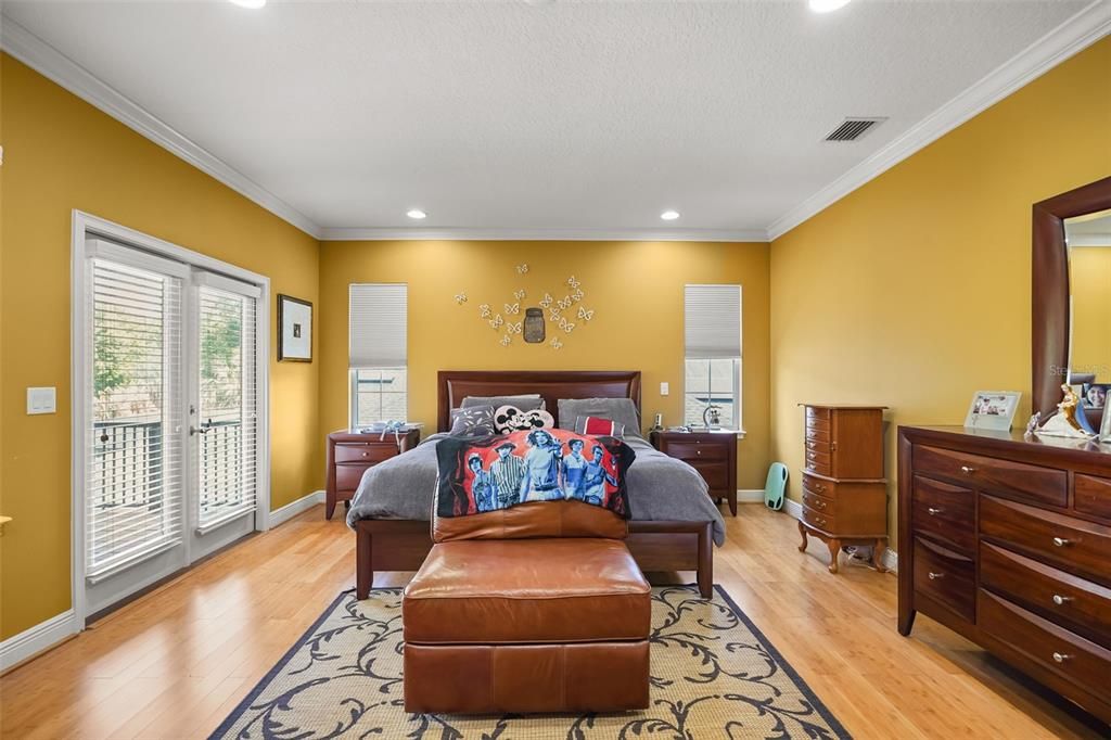 En Venta: $924,900 (5 camas, 4 baños, 3713 Pies cuadrados)
