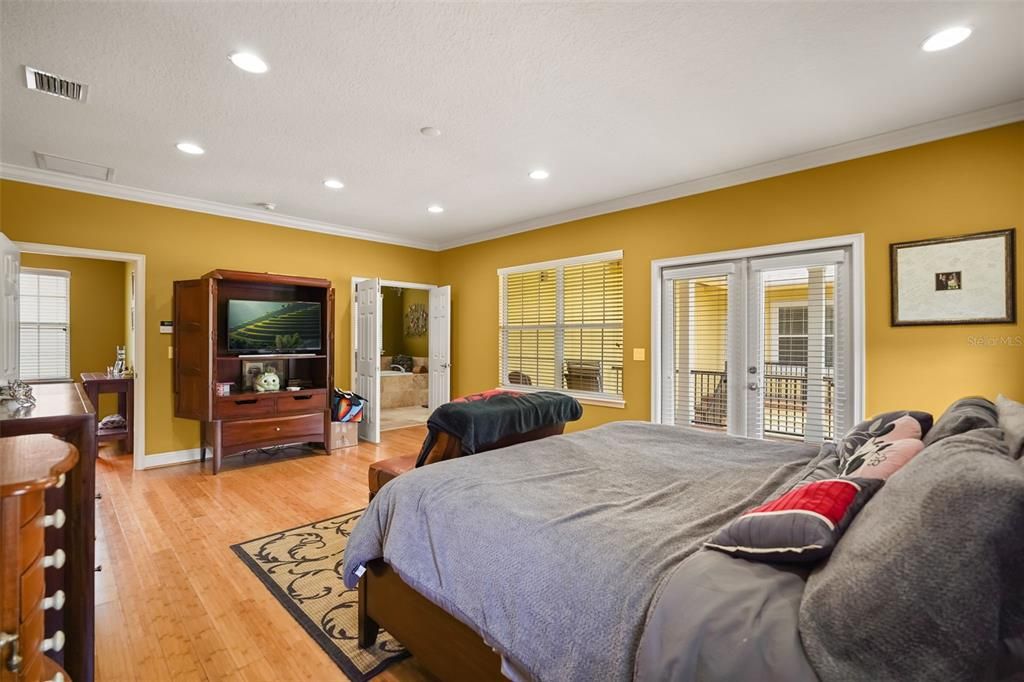 En Venta: $924,900 (5 camas, 4 baños, 3713 Pies cuadrados)