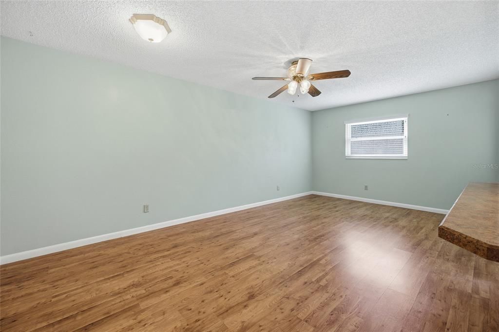 For Sale: $195,000 (2 beds, 2 baths, 1571 Square Feet)