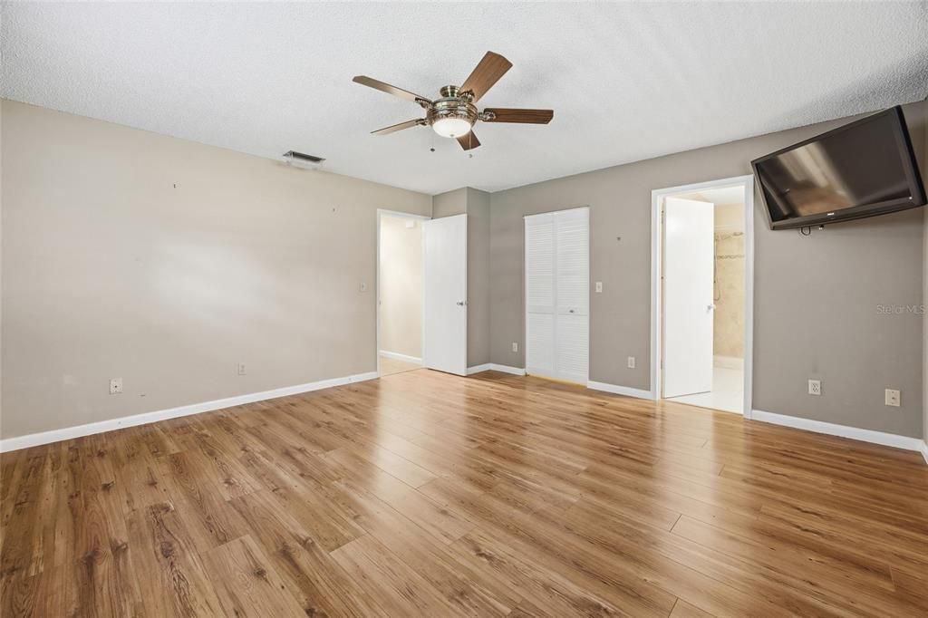 For Sale: $195,000 (2 beds, 2 baths, 1571 Square Feet)